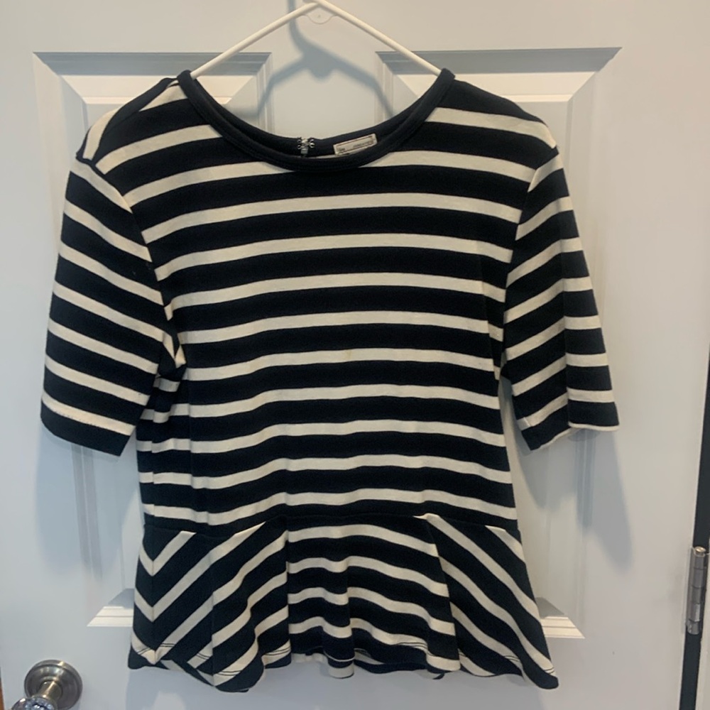 Navy & white gap ruffled short sleeve shirt